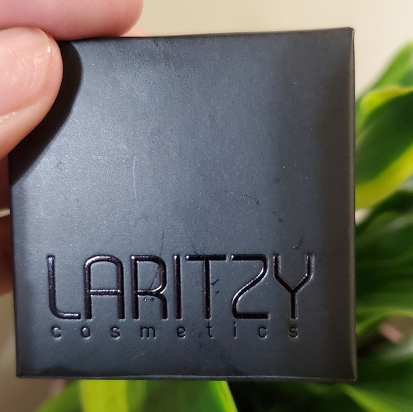 Laritzy Cosmetics highlighter - Picture 2 of 4